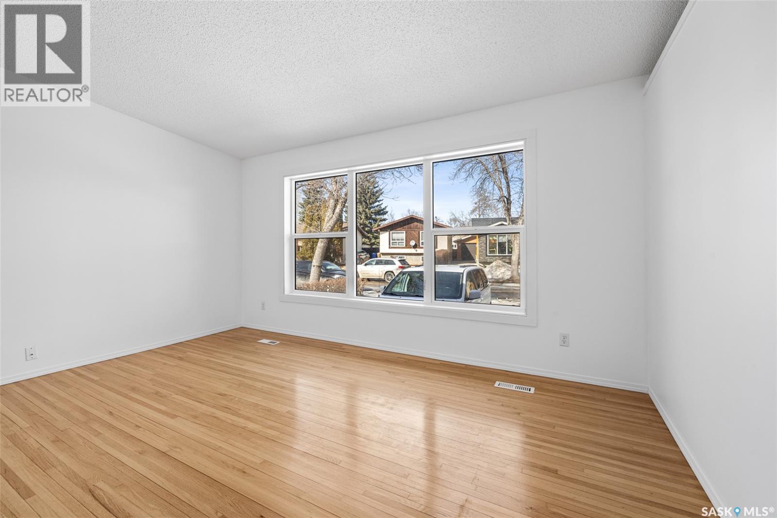 706 Bard Crescent N, Regina, Saskatchewan  S4X 2K5 - Photo 5 - SK030876