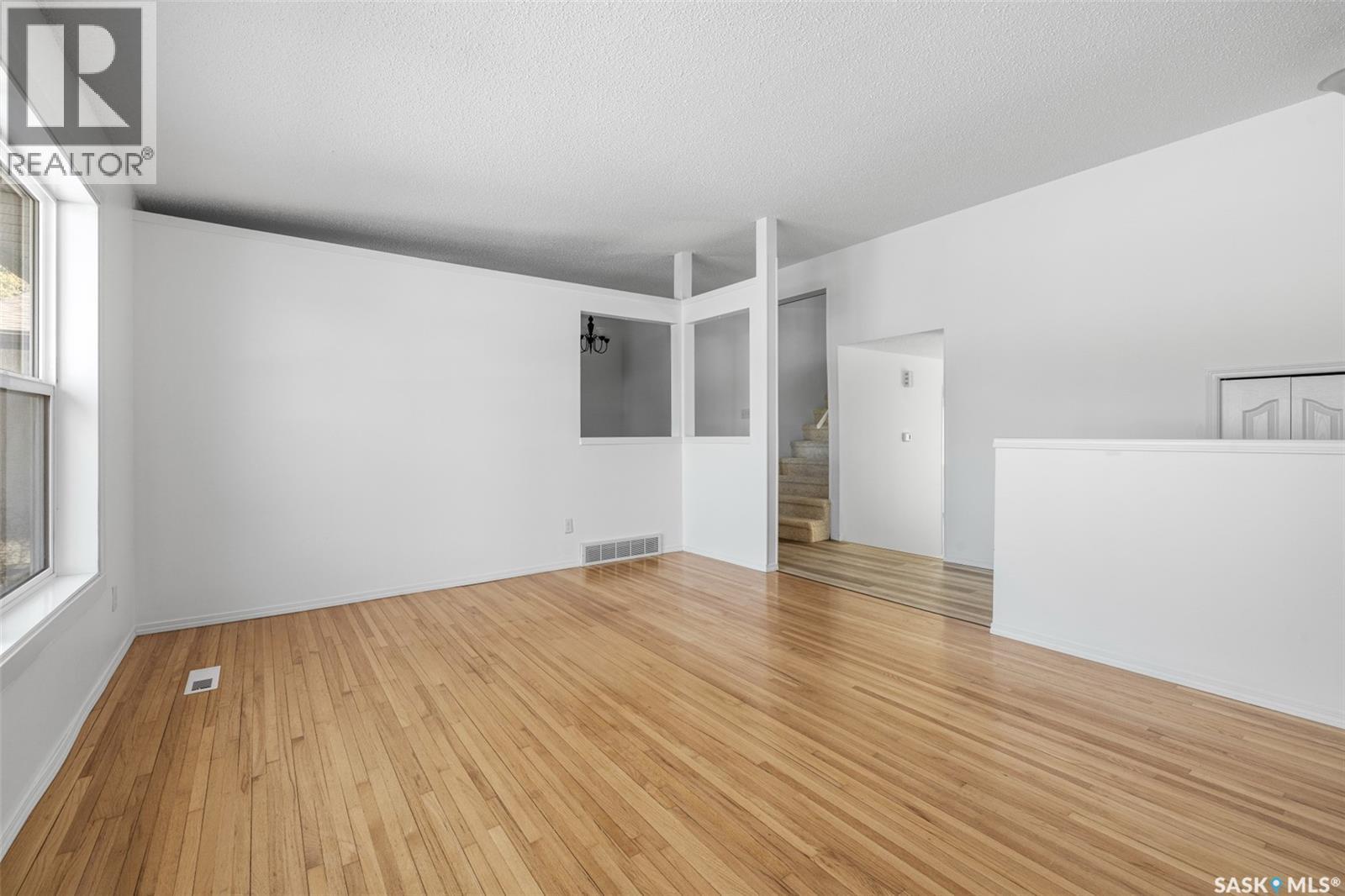 706 Bard Crescent N, Regina, Saskatchewan  S4X 2K5 - Photo 6 - SK030876