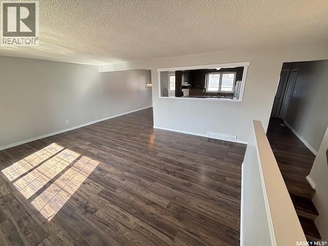 1446 Stadacona Street W, Moose Jaw, Saskatchewan  S6H 6R9 - Photo 7 - SK030874