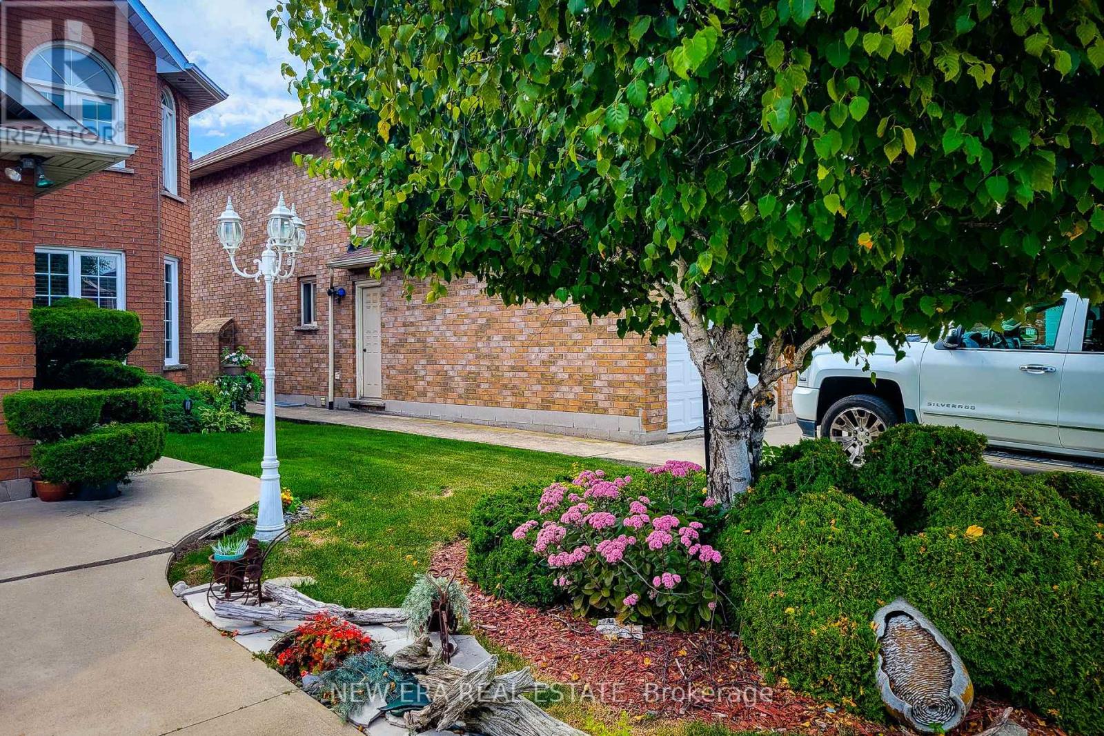 146 Locheed Drive, Hamilton, Ontario  L8T 4Z7 - Photo 4 - X12903796