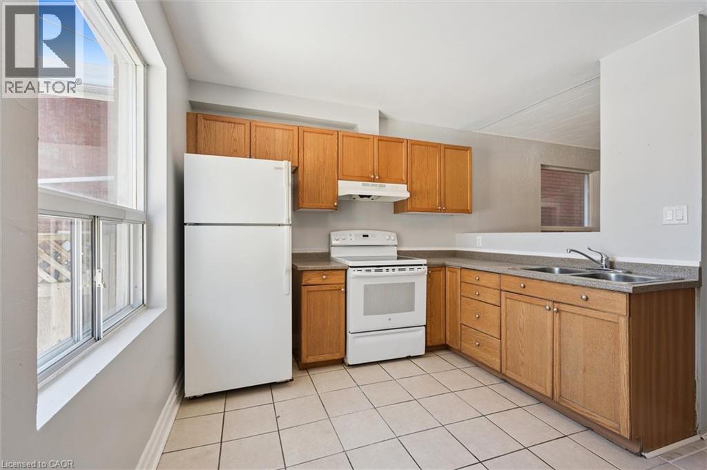 352 W Duke Street W, Kitchener, Ontario  N2H 3Y3 - Photo 12 - 40804218