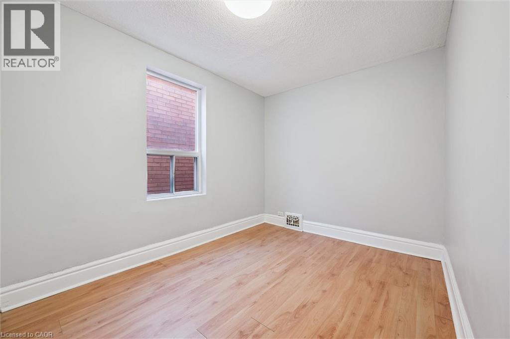 352 W Duke Street W, Kitchener, Ontario  N2H 3Y3 - Photo 16 - 40804218