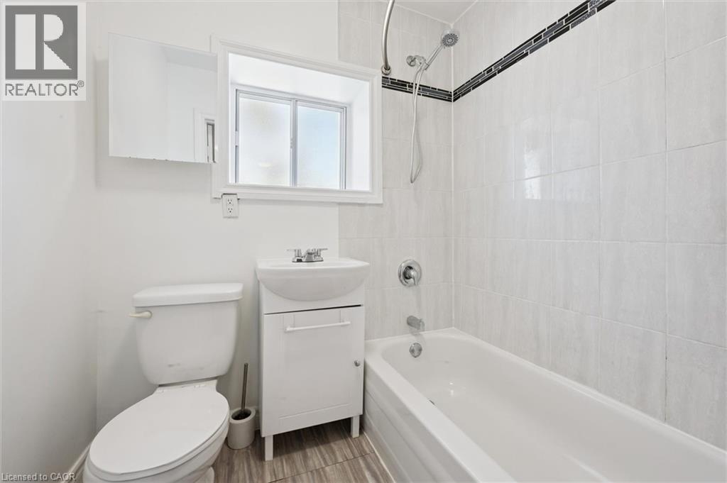 352 W Duke Street W, Kitchener, Ontario  N2H 3Y3 - Photo 21 - 40804218