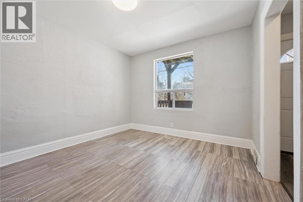 352 W Duke Street W, Kitchener, Ontario  N2H 3Y3 - Photo 6 - 40804218