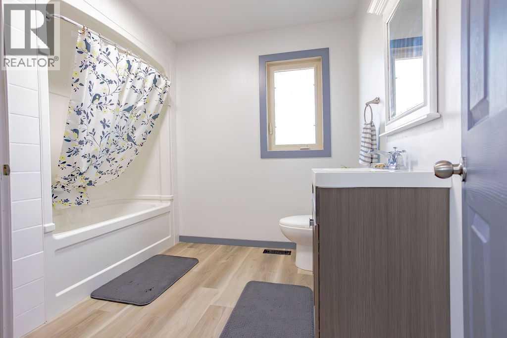 5 Dogwood Drive, Rural Wainwright No. 61, Alberta  T9W 1T5 - Photo 3 - A2295089