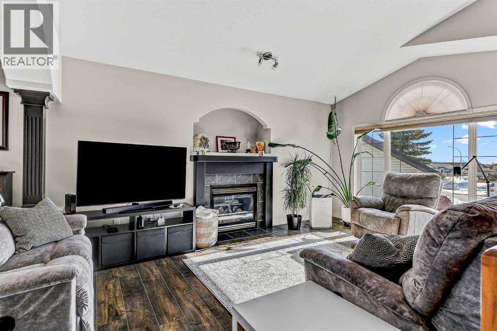 138 Crystal Heights Lane, Grande Prairie, Alberta  T8X 1R1 - Photo 3 - A2294978