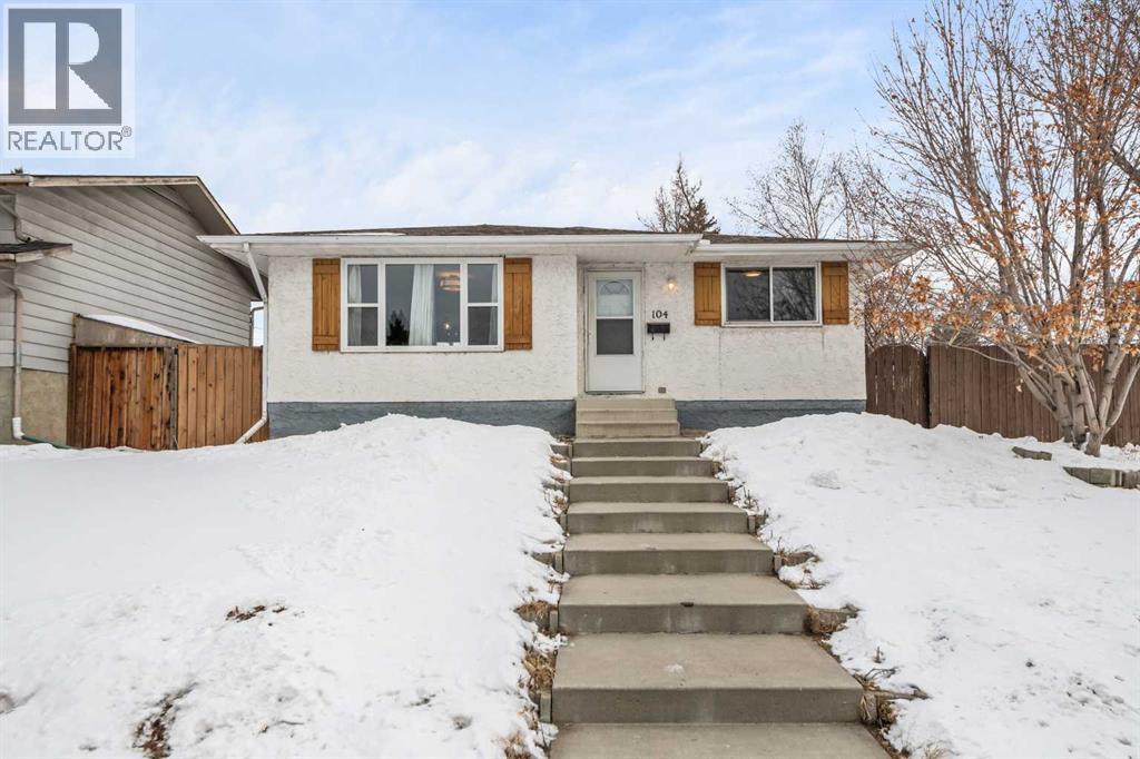 104 Doverthorn Close Se, Calgary, Alberta  T2B 2G6 - Photo 2 - A2289050