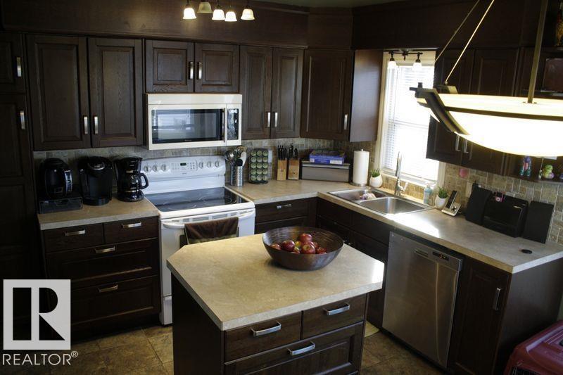 7921 97 AV NW, Edmonton, Alberta