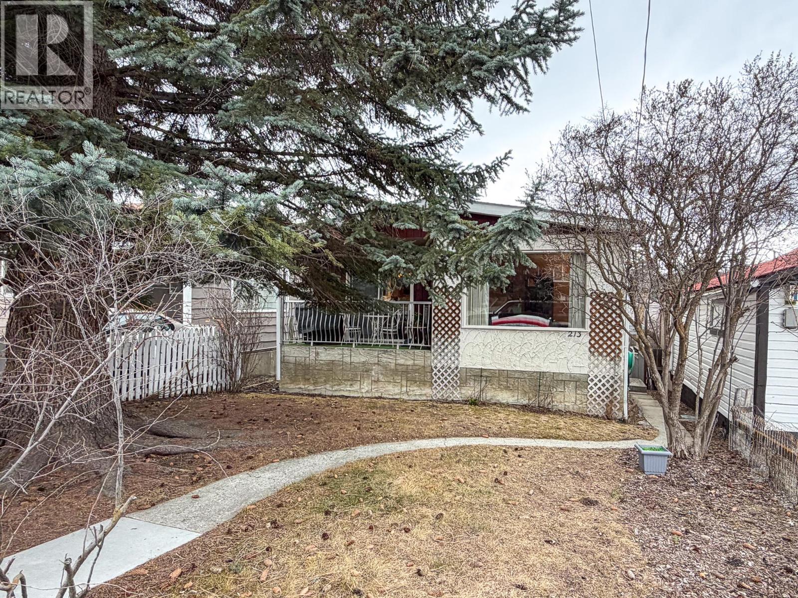 213 16th Avenue S, Cranbrook, British Columbia  V1C 2Z5 - Photo 1 - 10380175