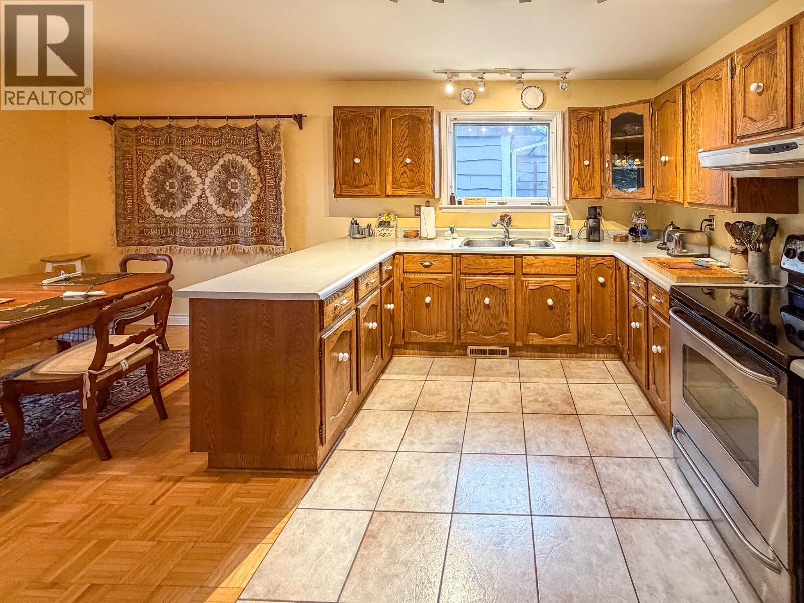 213 16th Avenue S, Cranbrook, British Columbia  V1C 2Z5 - Photo 6 - 10380175