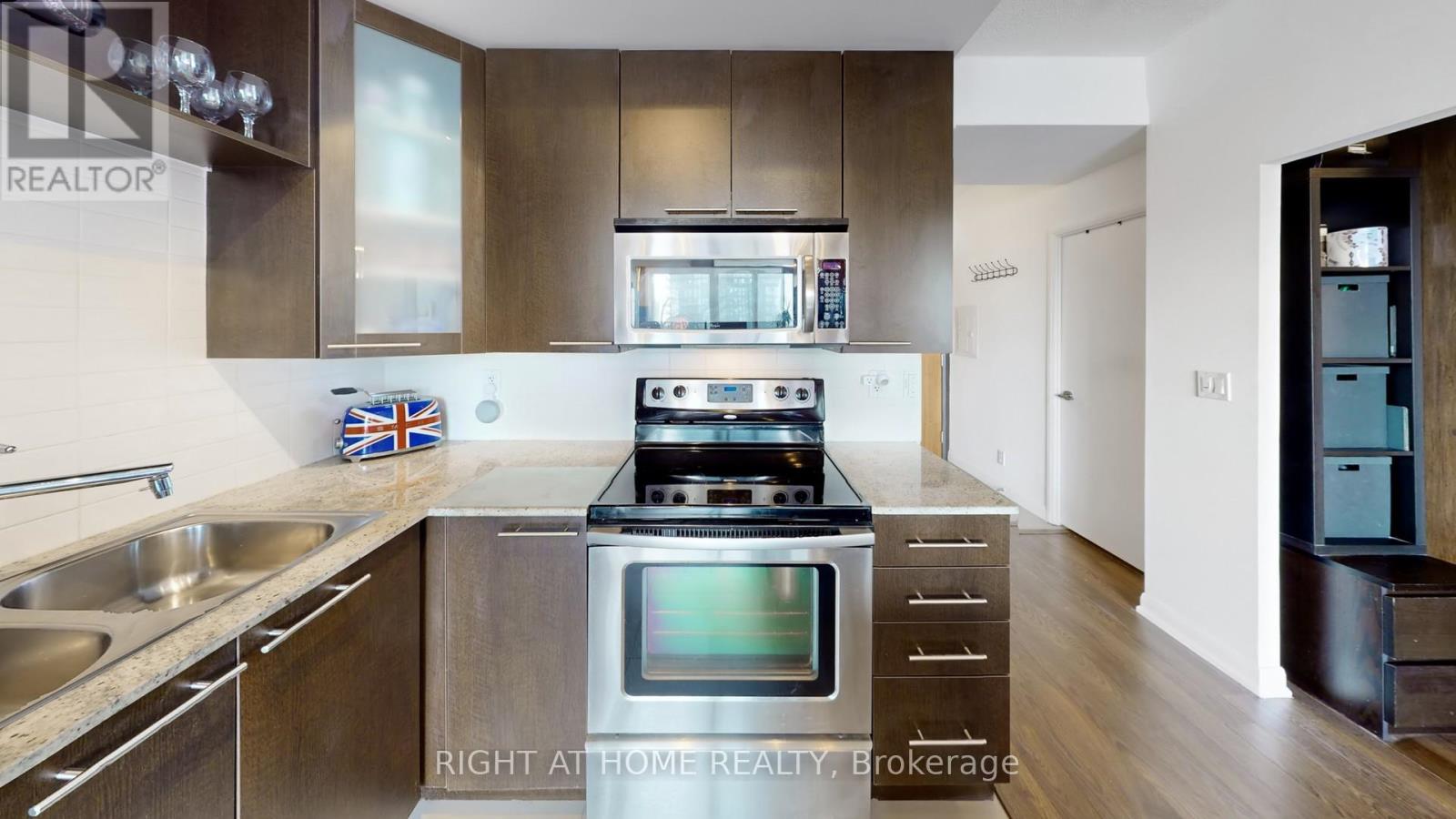 2604 - 500 Sherbourne Street, Toronto, Ontario  M4X 1L1 - Photo 9 - C12903852