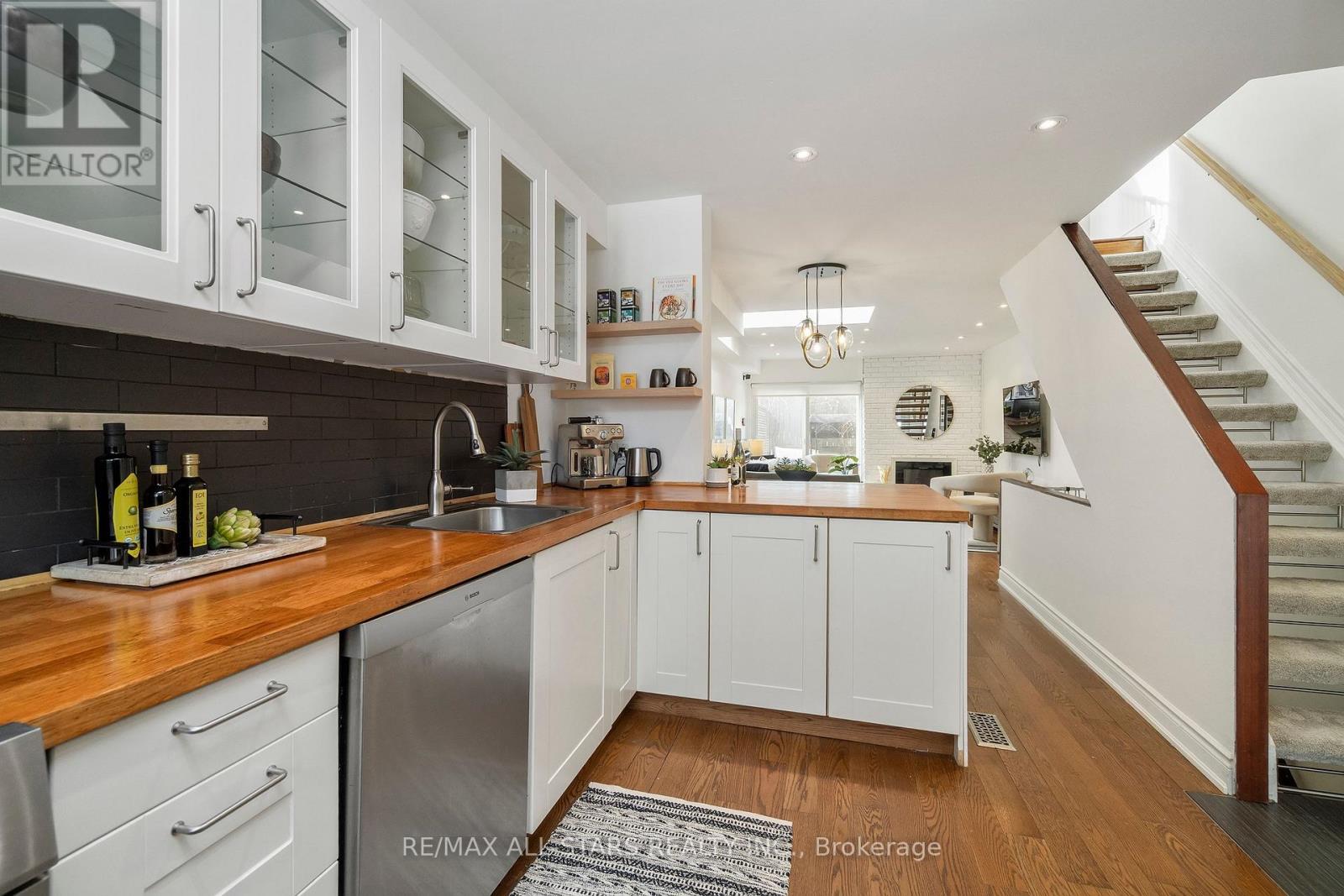 3 - 83 Pape Avenue, Toronto, Ontario  M4M 2V5 - Photo 17 - E12903892