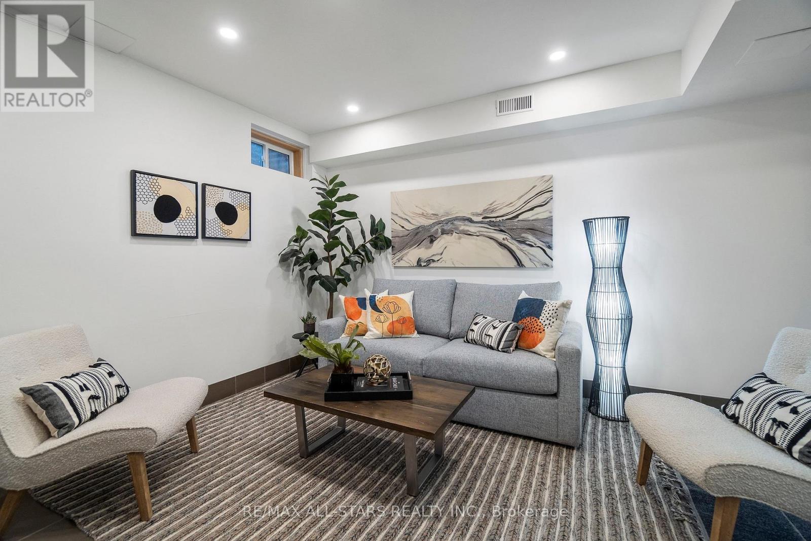 3 - 83 Pape Avenue, Toronto, Ontario  M4M 2V5 - Photo 32 - E12903892