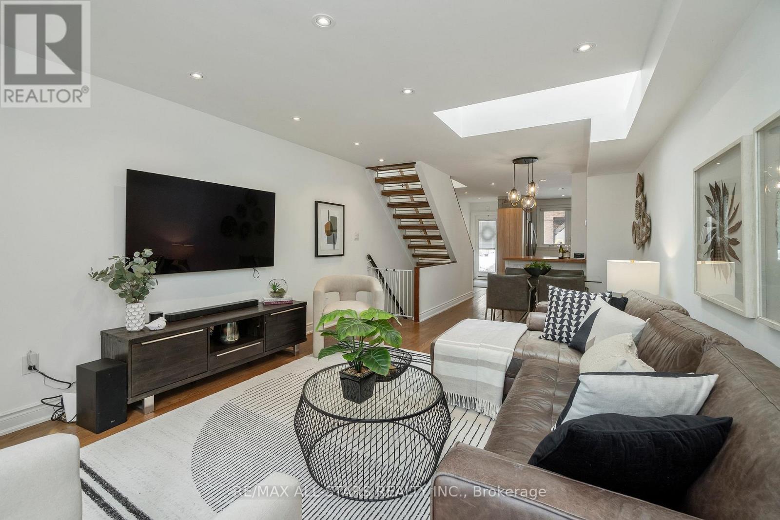 3 - 83 Pape Avenue, Toronto, Ontario  M4M 2V5 - Photo 9 - E12903892