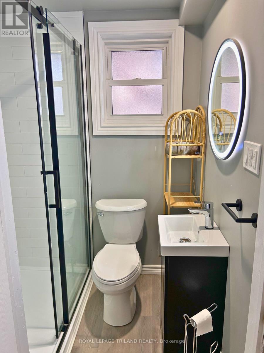 Unit 2 - 181 Ridout Street S, London South, Ontario  N6C 3X8 - Photo 7 - X12601354