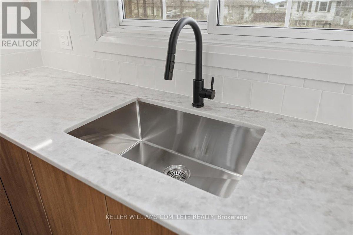 8165 Paddock Trail Drive, Niagara Falls, Ontario  L2H 1W9 - Photo 12 - X12898626