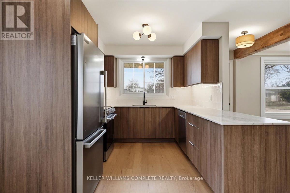 8165 Paddock Trail Drive, Niagara Falls, Ontario  L2H 1W9 - Photo 10 - X12898626