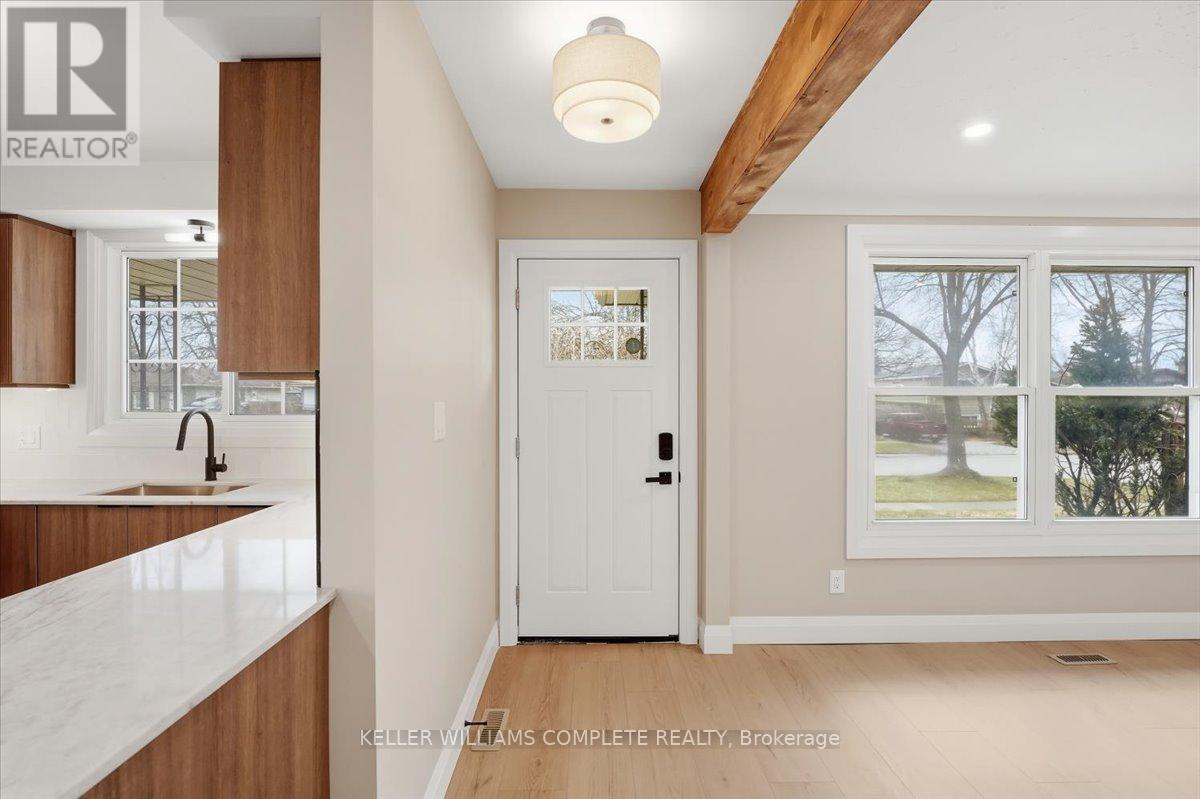 8165 Paddock Trail Drive, Niagara Falls, Ontario  L2H 1W9 - Photo 13 - X12898626