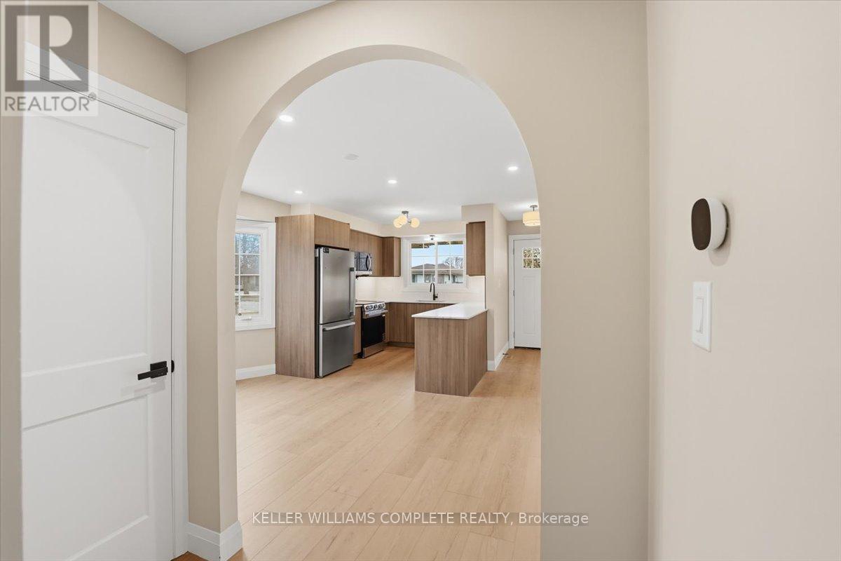 8165 Paddock Trail Drive, Niagara Falls, Ontario  L2H 1W9 - Photo 17 - X12898626