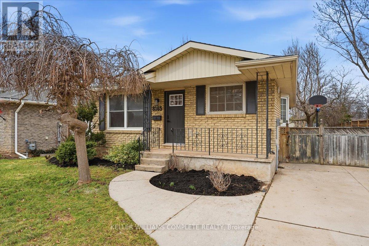 8165 Paddock Trail Drive, Niagara Falls, Ontario  L2H 1W9 - Photo 2 - X12898626