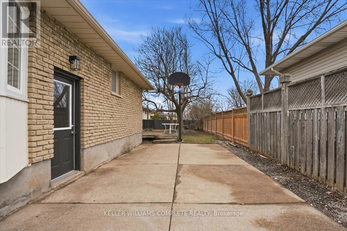 8165 Paddock Trail Drive, Niagara Falls, Ontario  L2H 1W9 - Photo 42 - X12898626