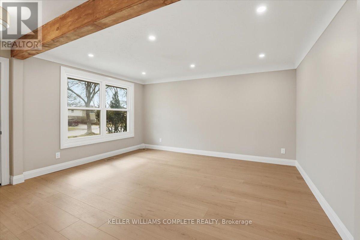 8165 Paddock Trail Drive, Niagara Falls, Ontario  L2H 1W9 - Photo 5 - X12898626