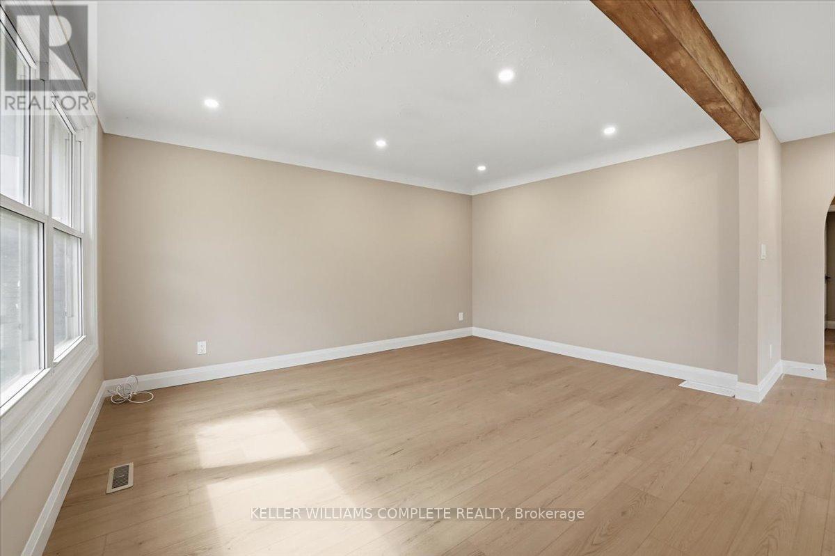 8165 Paddock Trail Drive, Niagara Falls, Ontario  L2H 1W9 - Photo 6 - X12898626