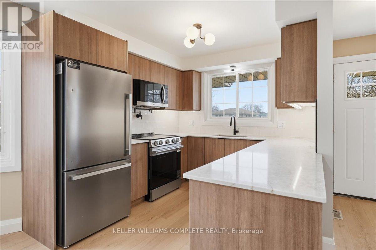 8165 Paddock Trail Drive, Niagara Falls, Ontario  L2H 1W9 - Photo 9 - X12898626