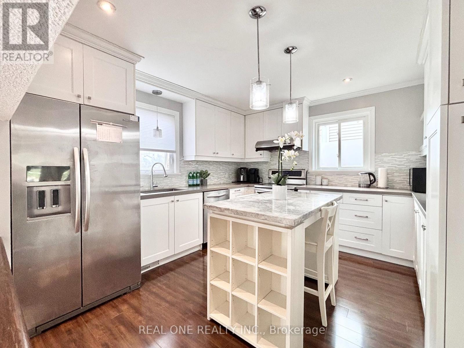 9 Breckonwood Crescent, Markham, Ontario  L3T 5G8 - Photo 11 - N12903890