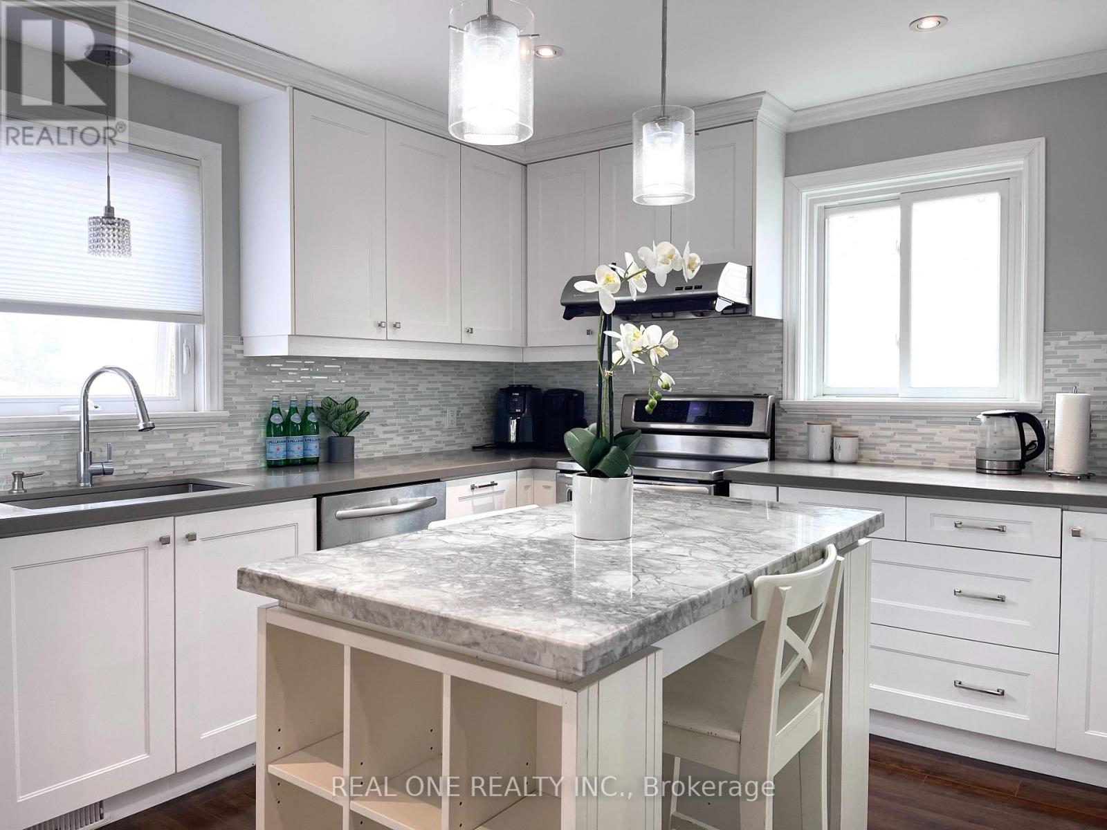 9 Breckonwood Crescent, Markham, Ontario  L3T 5G8 - Photo 12 - N12903890