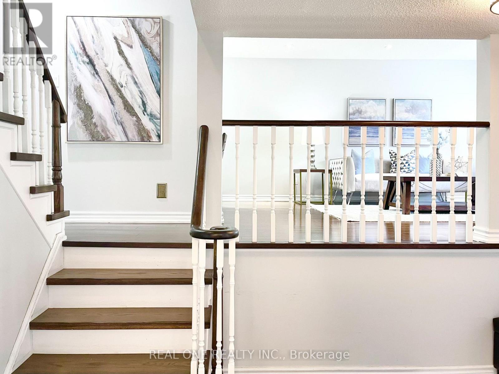 9 Breckonwood Crescent, Markham, Ontario  L3T 5G8 - Photo 4 - N12903890