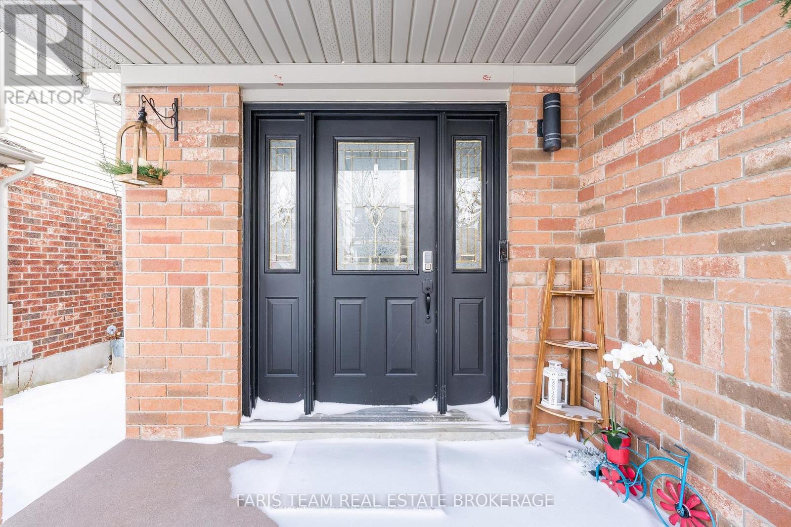 81 Wallace Street, New Tecumseth, Ontario  L9R 2G6 - Photo 5 - N12903894