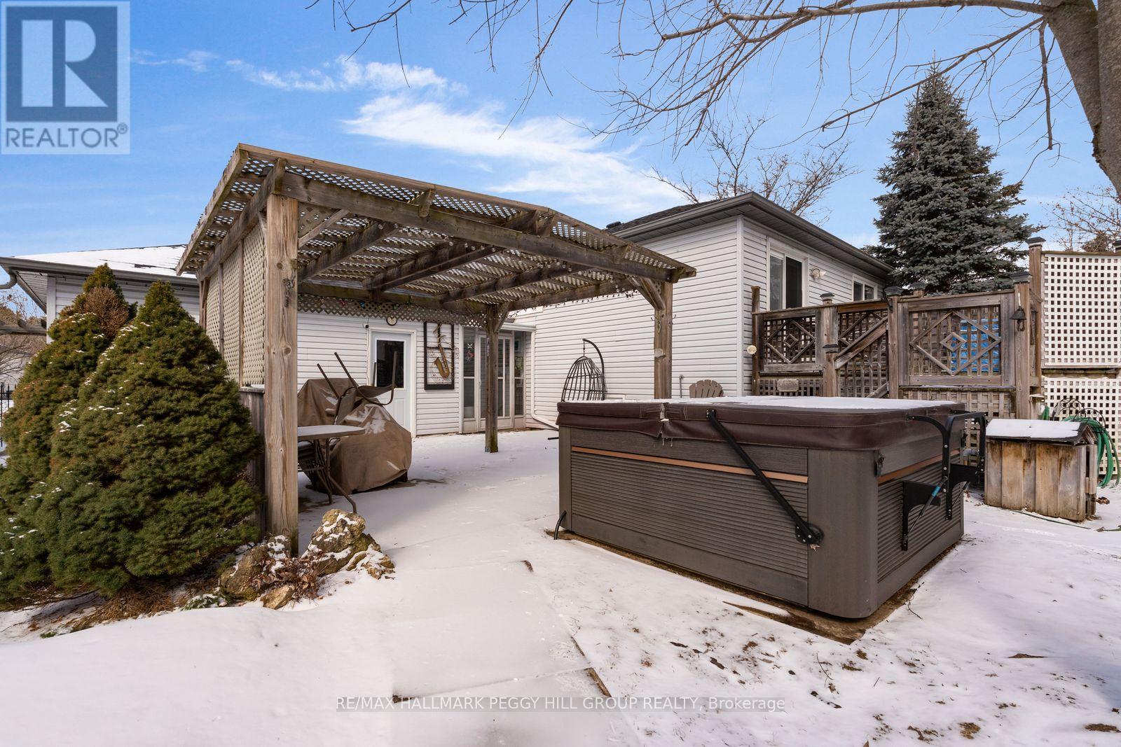 6 Carolyne Street, Essa, Ontario  L3W 0J8 - Photo 10 - N12903976