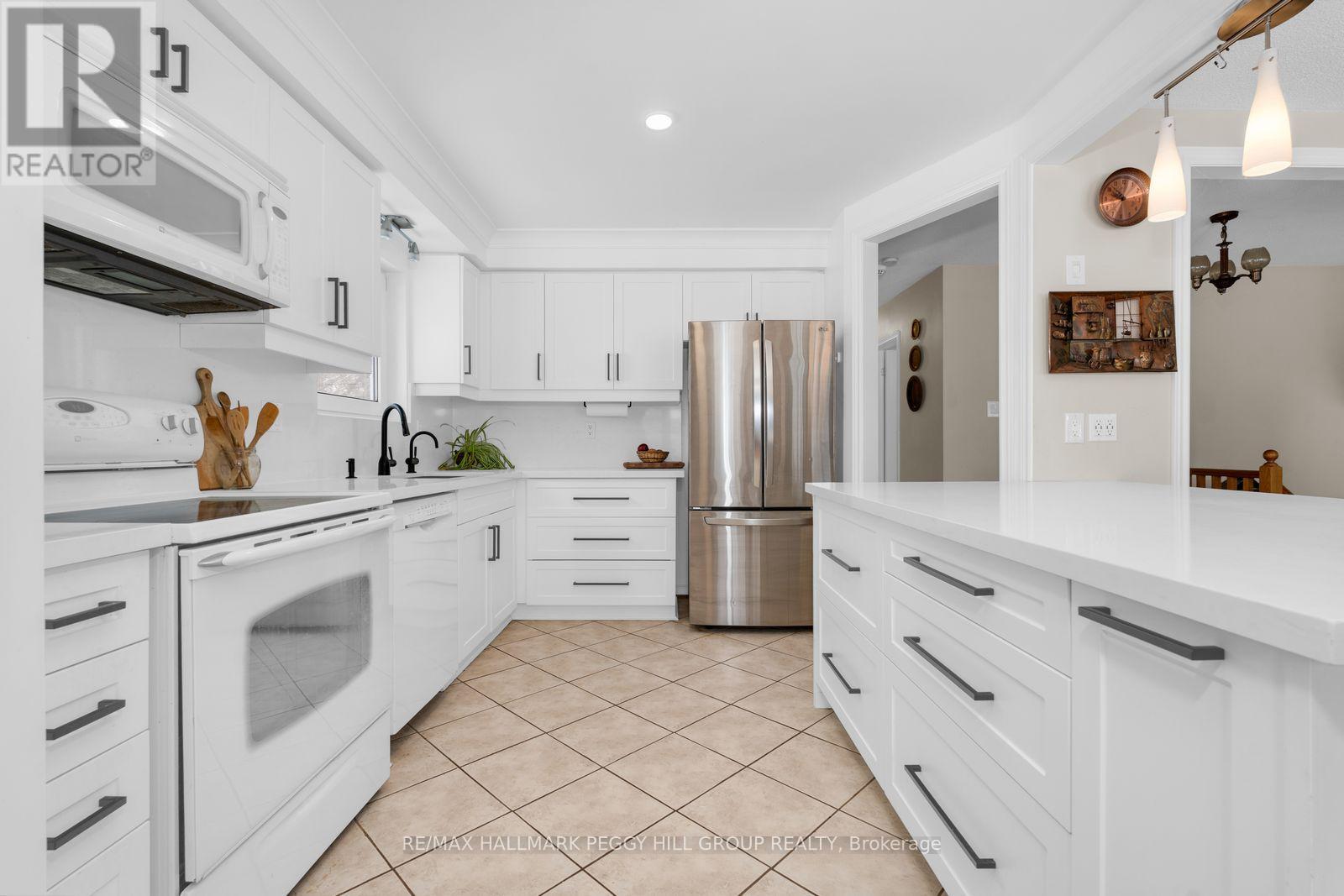 6 Carolyne Street, Essa, Ontario  L3W 0J8 - Photo 3 - N12903976