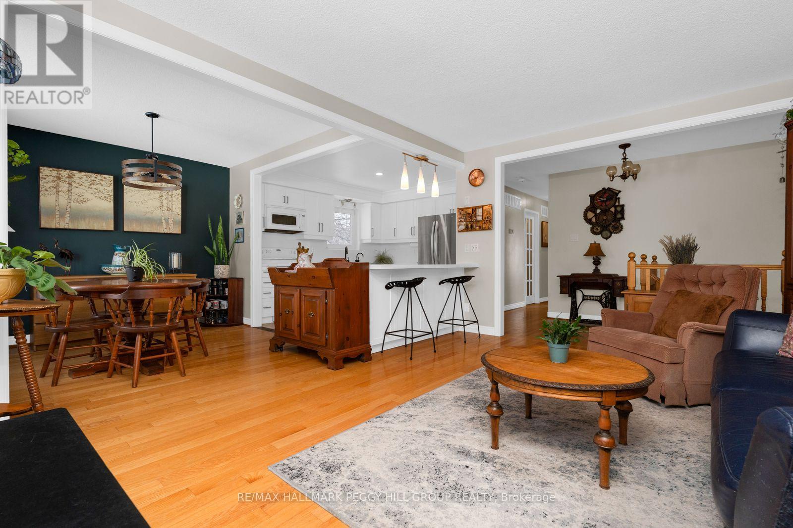 6 Carolyne Street, Essa, Ontario  L3W 0J8 - Photo 5 - N12903976