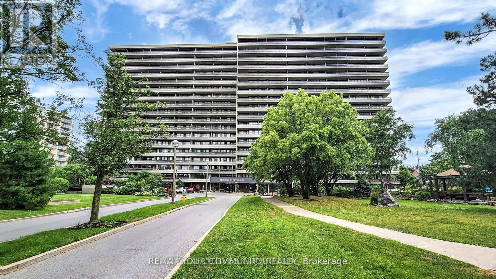 901 - 8111 Yonge Street, Markham, Ontario  L3T 4V9 - Photo 3 - N12904002