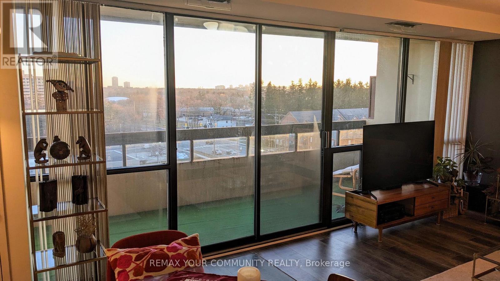 901 - 8111 Yonge Street, Markham, Ontario  L3T 4V9 - Photo 9 - N12904002