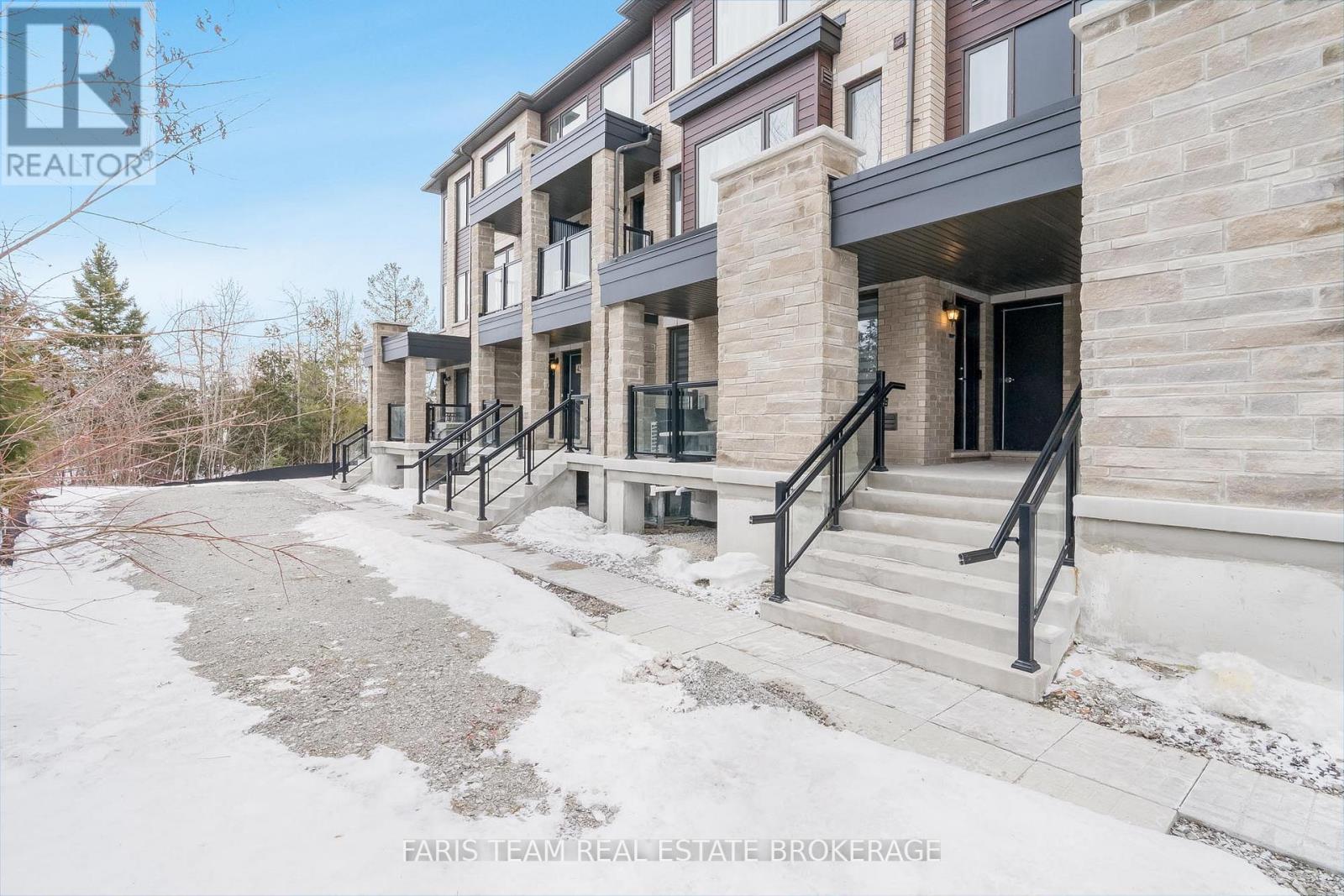 39 Appletree Lane, Barrie, Ontario  L9J 0P1 - Photo 4 - S12903938