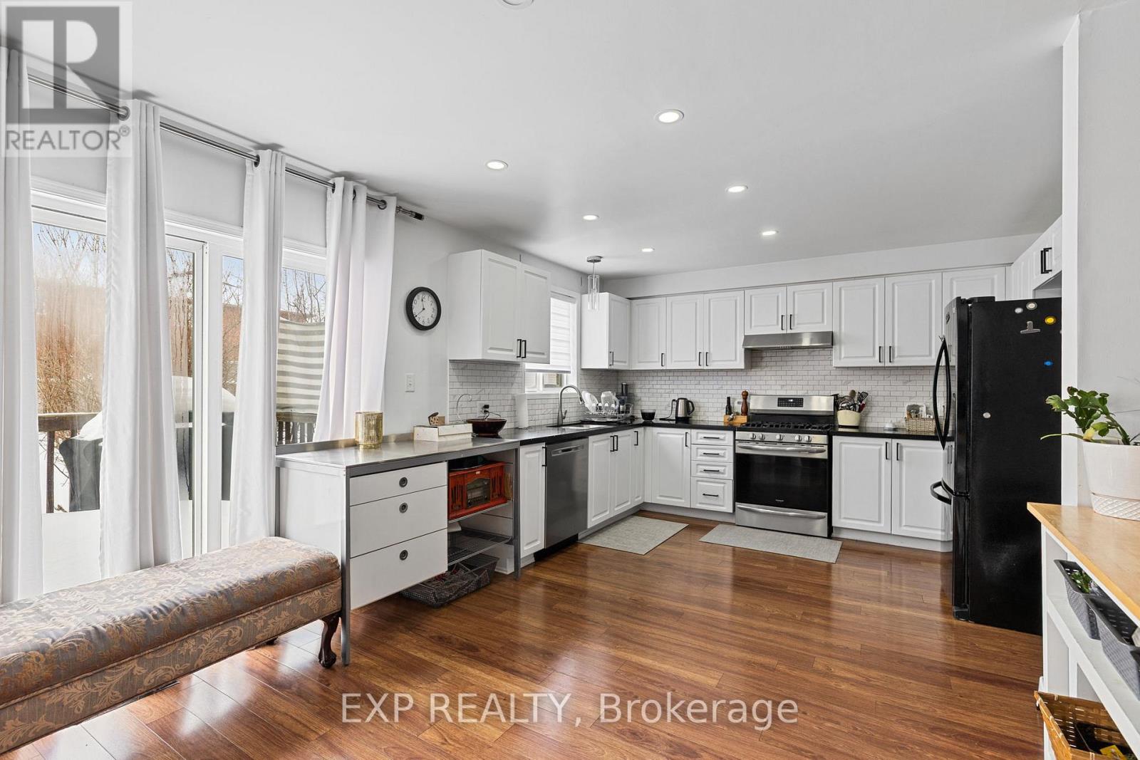 5 Sun King Crescent, Barrie, Ontario  L4M 7J8 - Photo 12 - S12903954