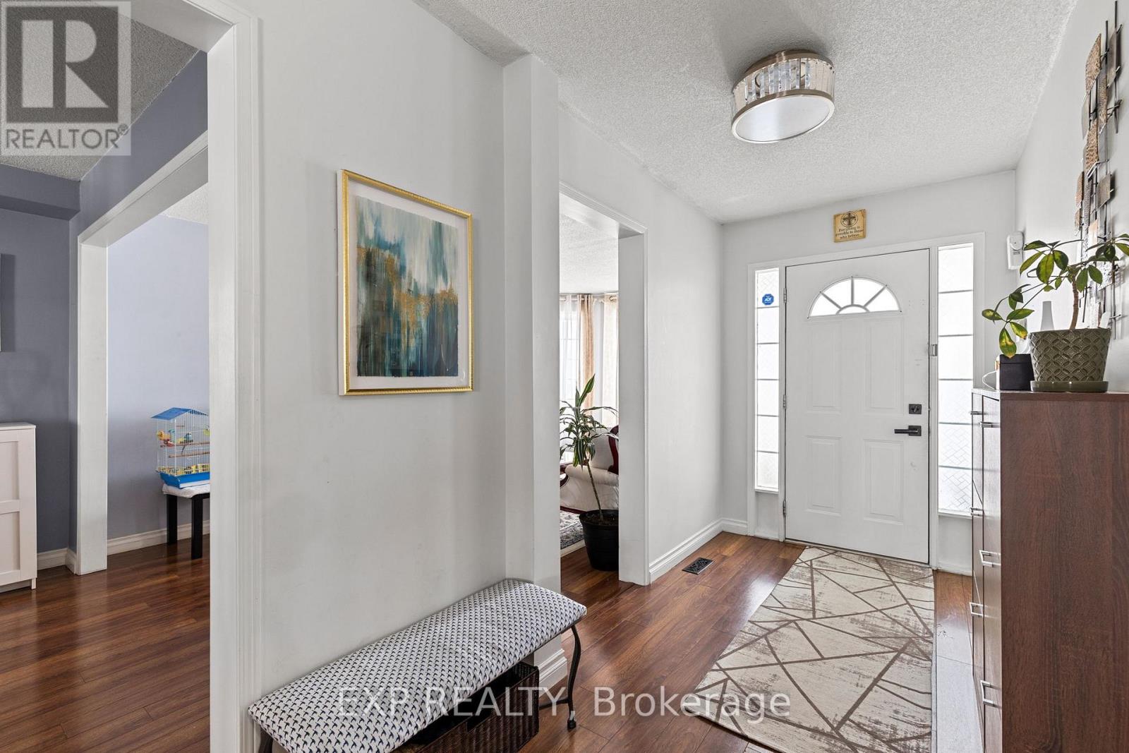 5 Sun King Crescent, Barrie, Ontario  L4M 7J8 - Photo 2 - S12903954