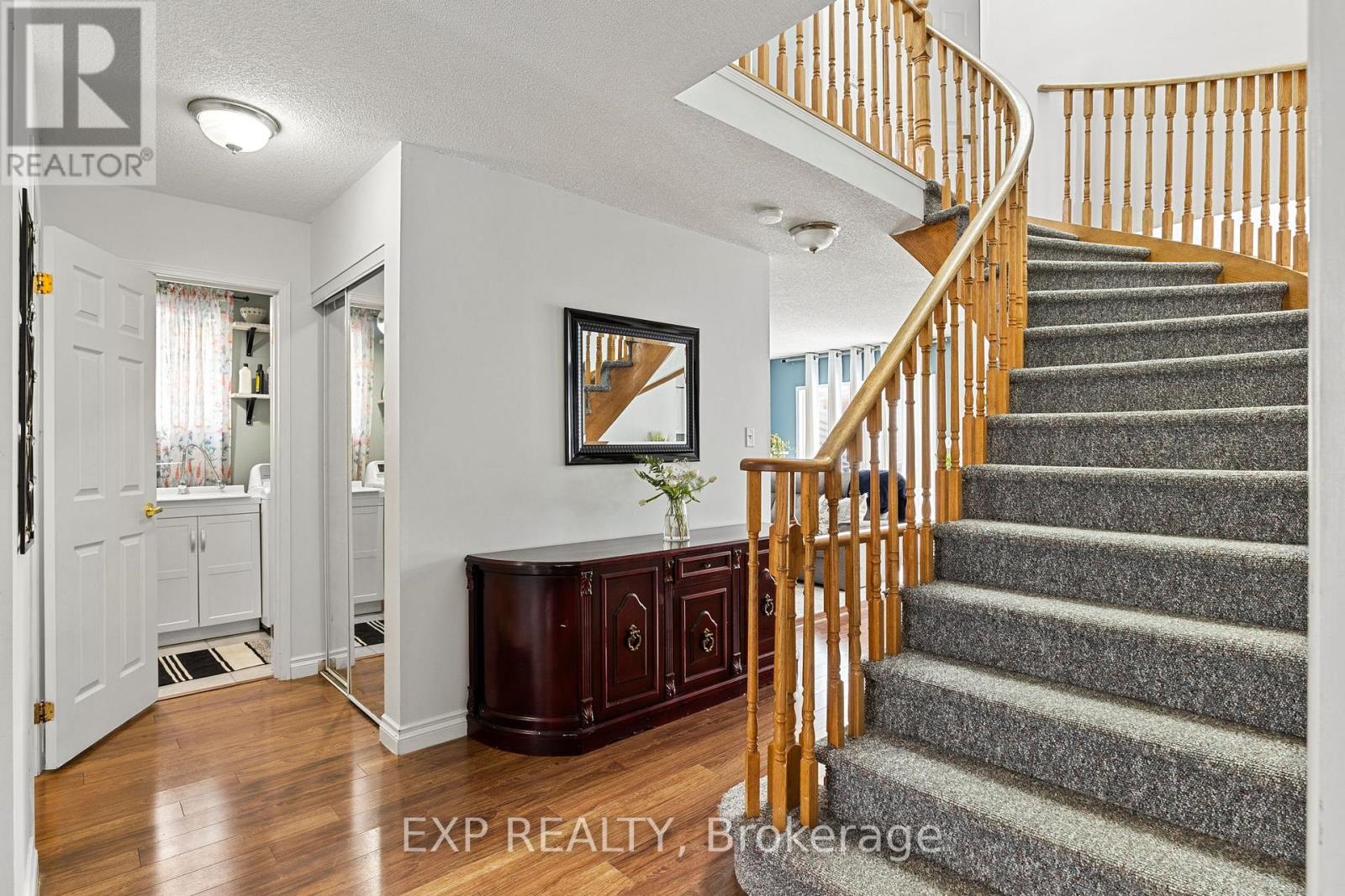 5 Sun King Crescent, Barrie, Ontario  L4M 7J8 - Photo 4 - S12903954