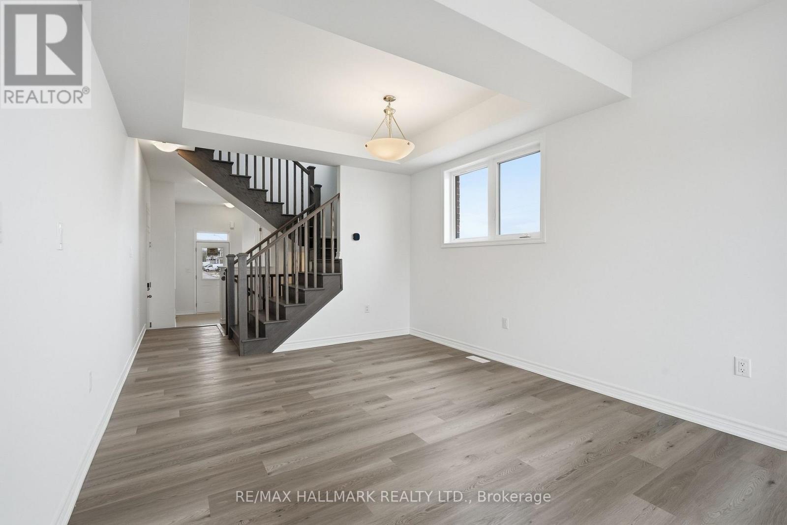 42 Vinewood Crescent, Barrie, Ontario  L9J 1B4 - Photo 10 - S12903980