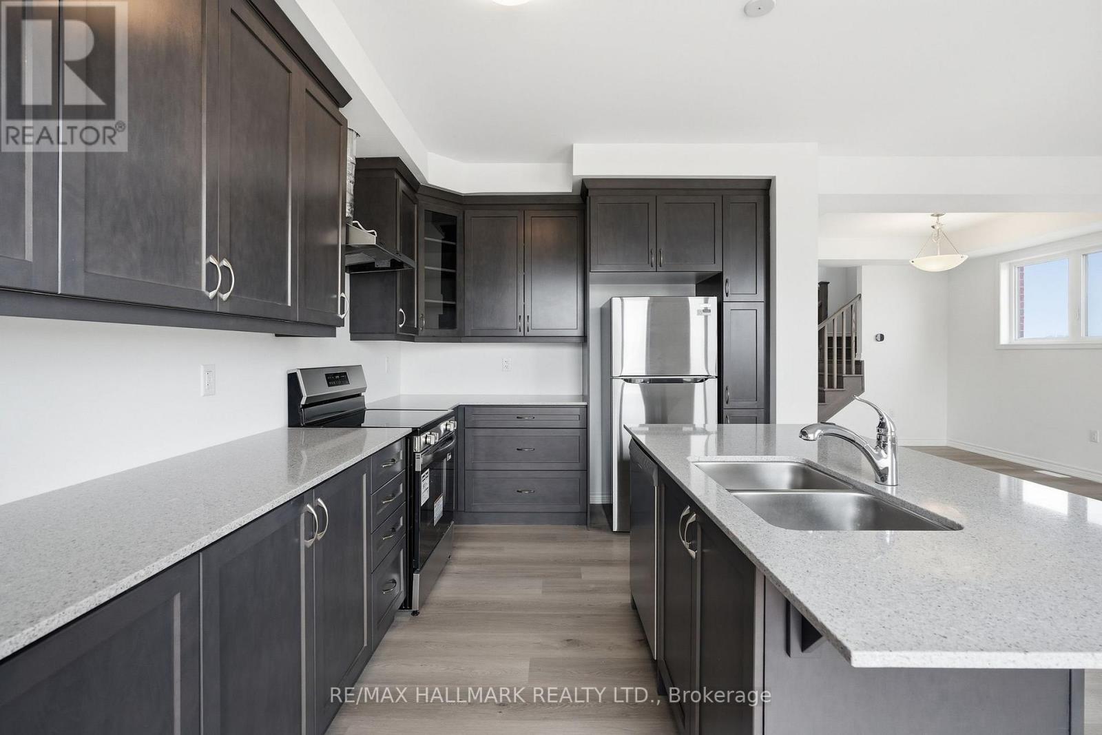 42 Vinewood Crescent, Barrie, Ontario  L9J 1B4 - Photo 13 - S12903980