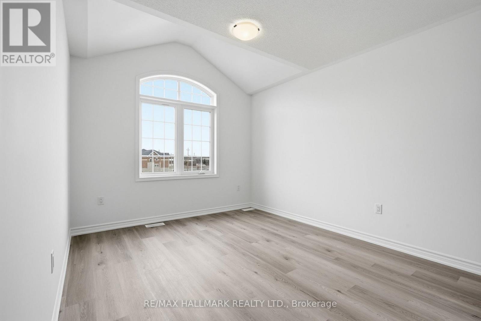 42 Vinewood Crescent, Barrie, Ontario  L9J 1B4 - Photo 16 - S12903980