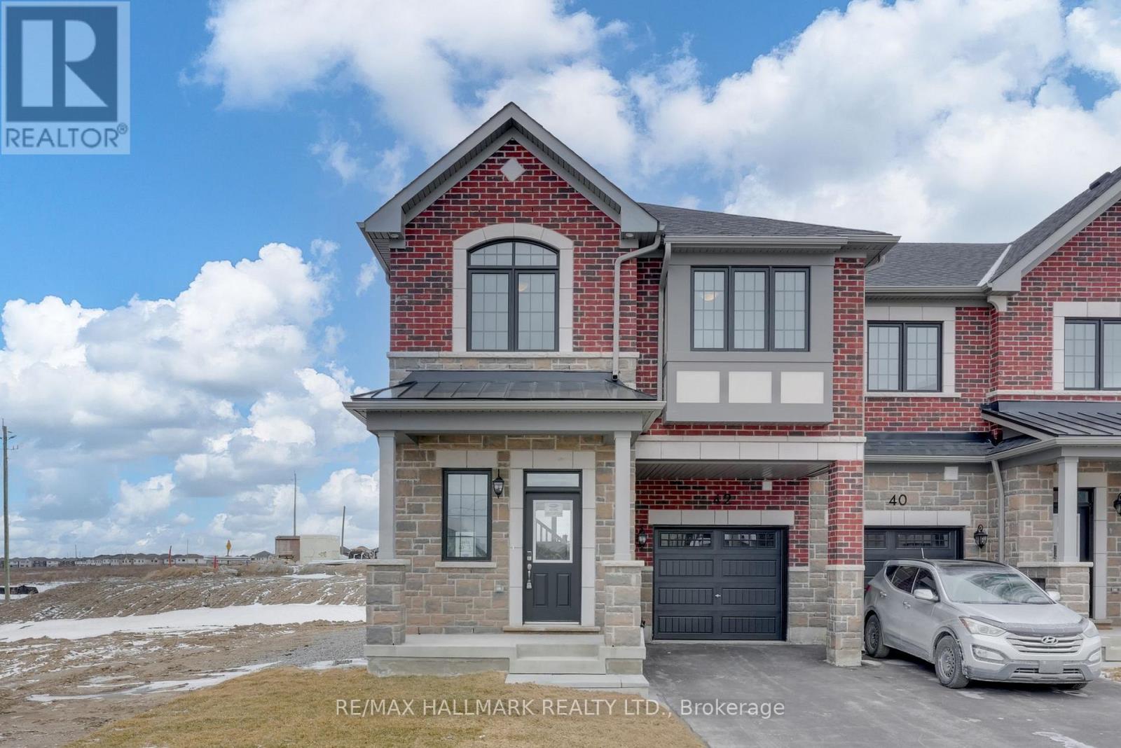 42 Vinewood Crescent, Barrie, Ontario  L9J 1B4 - Photo 2 - S12903980