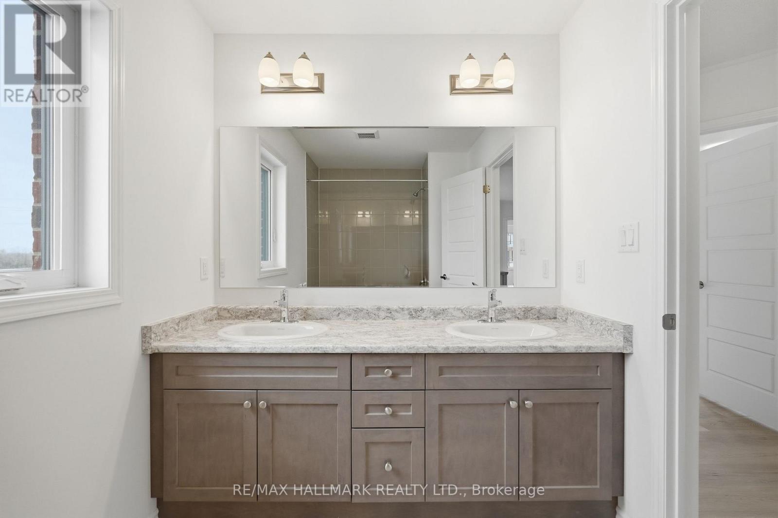 42 Vinewood Crescent, Barrie, Ontario  L9J 1B4 - Photo 21 - S12903980