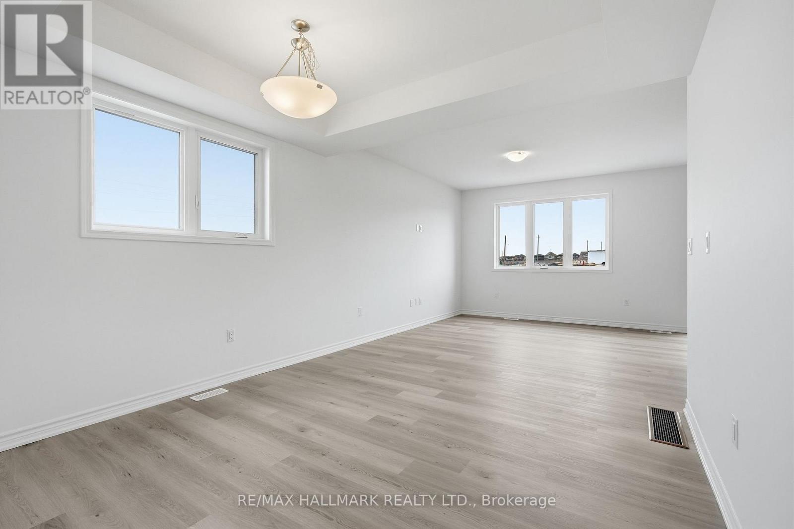 42 Vinewood Crescent, Barrie, Ontario  L9J 1B4 - Photo 9 - S12903980