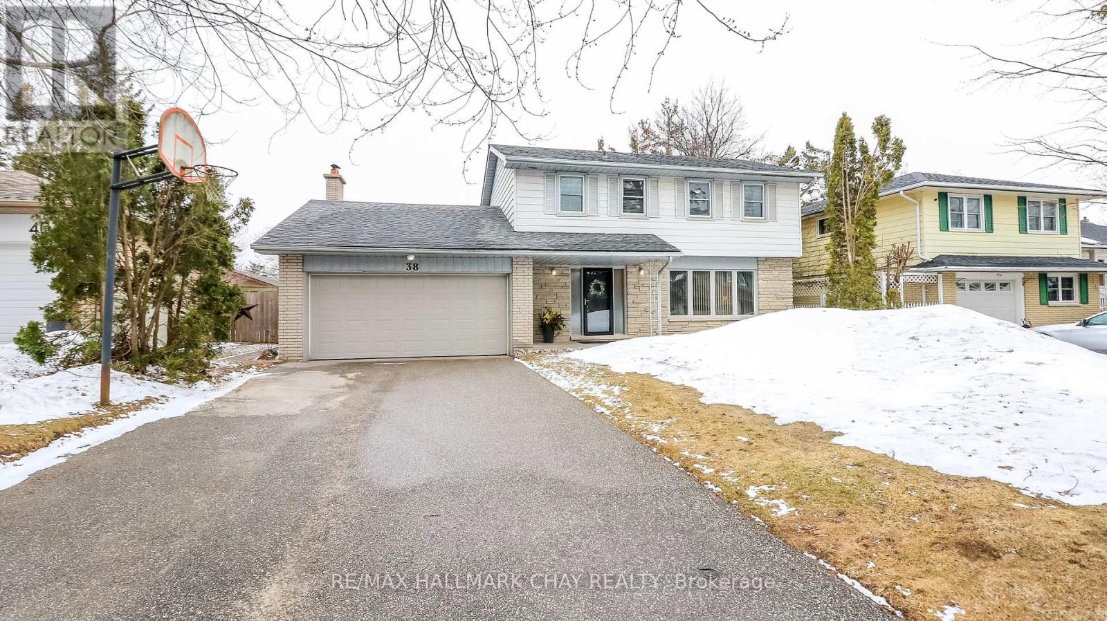 38 PEACOCK LANE, Barrie, Ontario