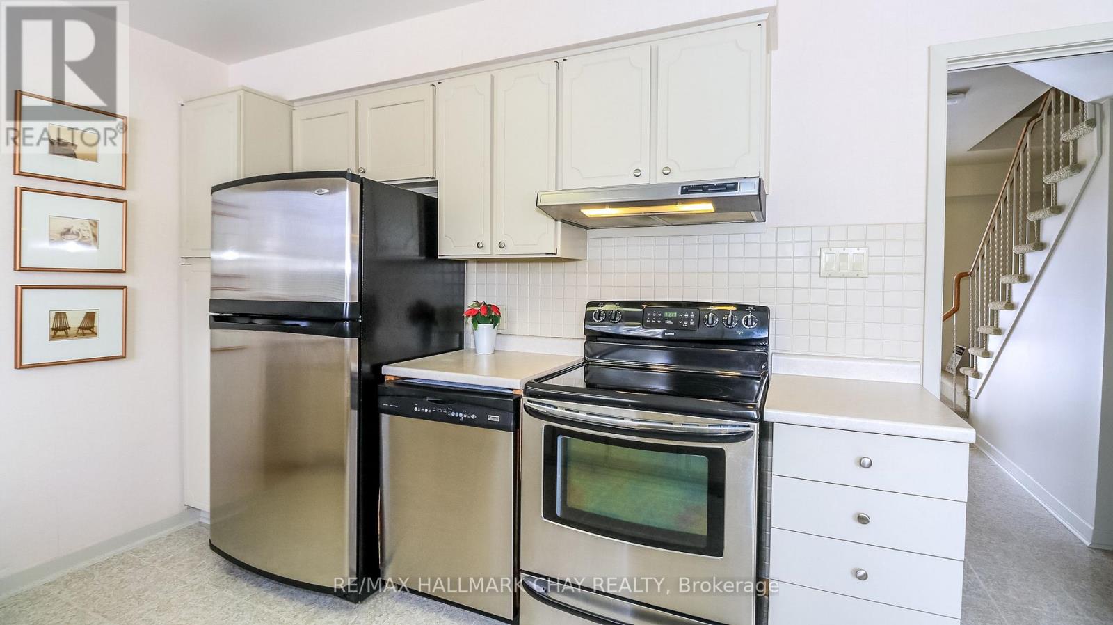 38 Peacock Lane, Barrie, Ontario  L4N 3R8 - Photo 13 - S12904020