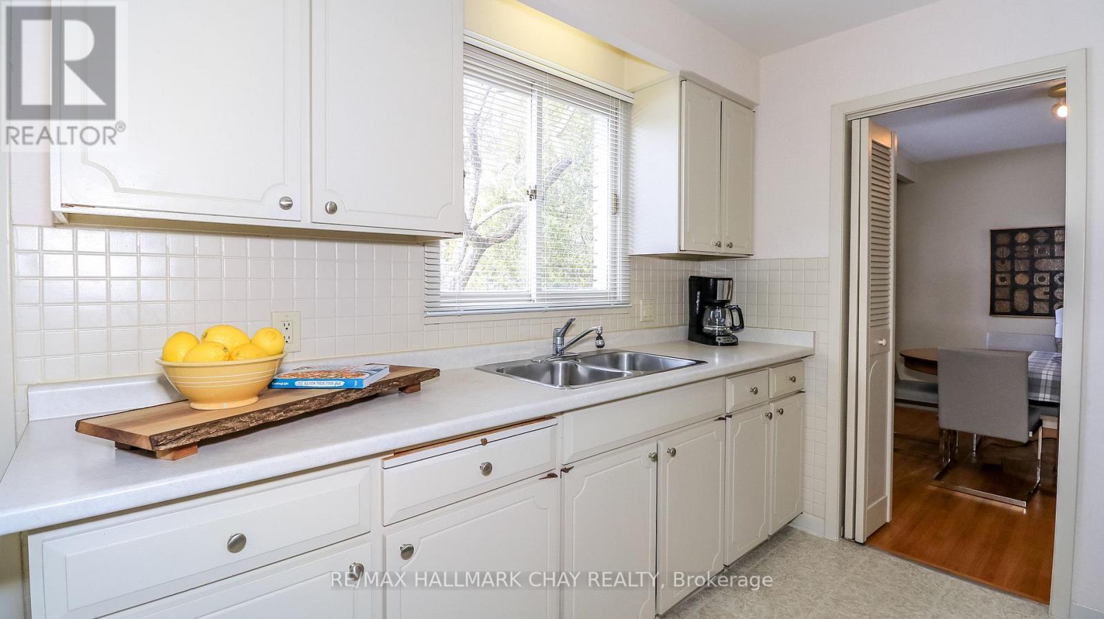 38 Peacock Lane, Barrie, Ontario  L4N 3R8 - Photo 14 - S12904020